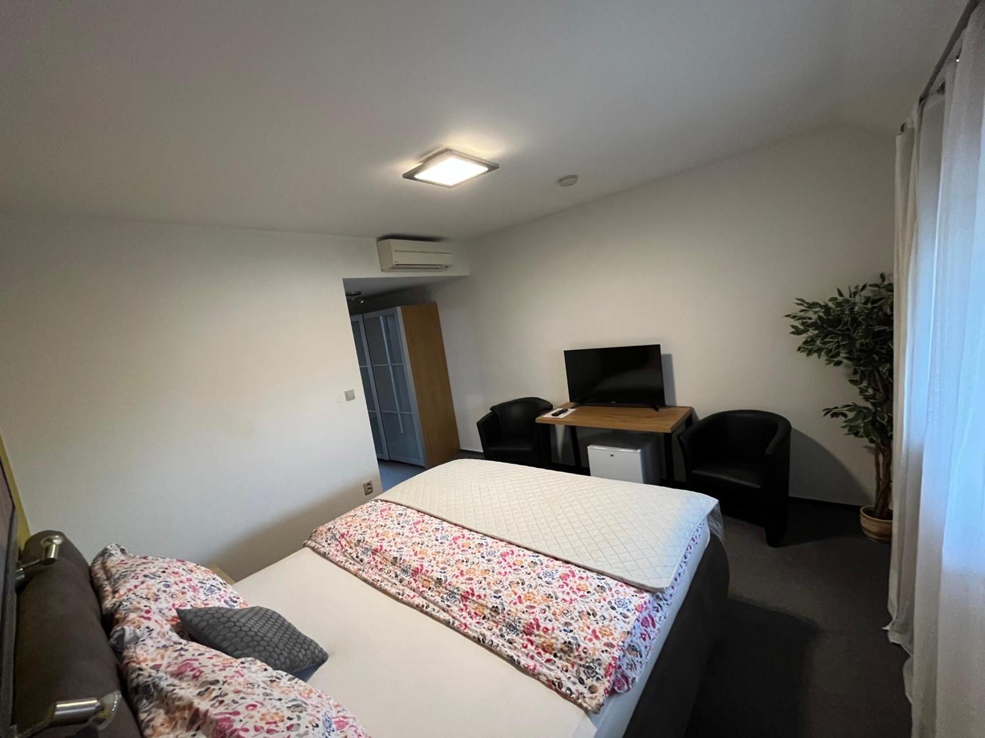 Hotel Algar โอปาวา ภายนอก รูปภาพ